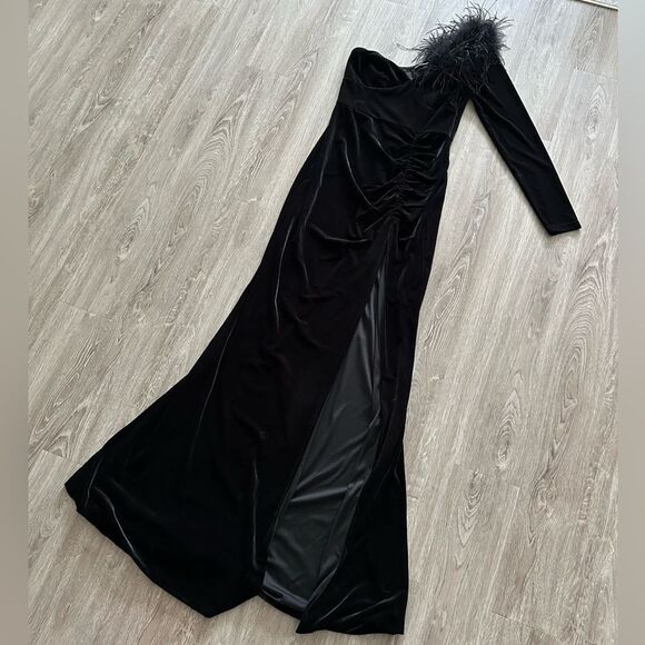 Black Velvet One-Shoulder Gown - Picture 1 of 7